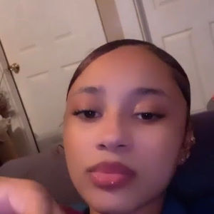 Meet your Posher, Davida